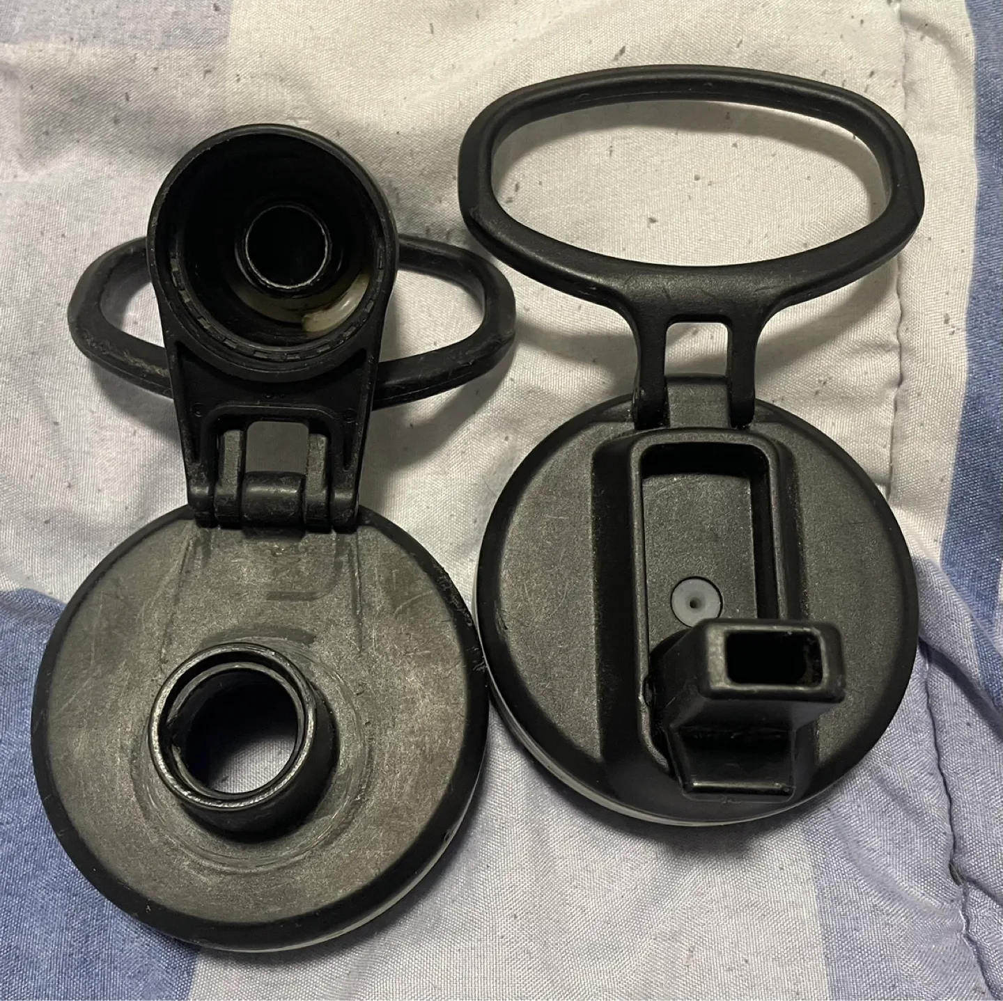 Thermos Flask Water Bottle with Two Lids image indicator(5)