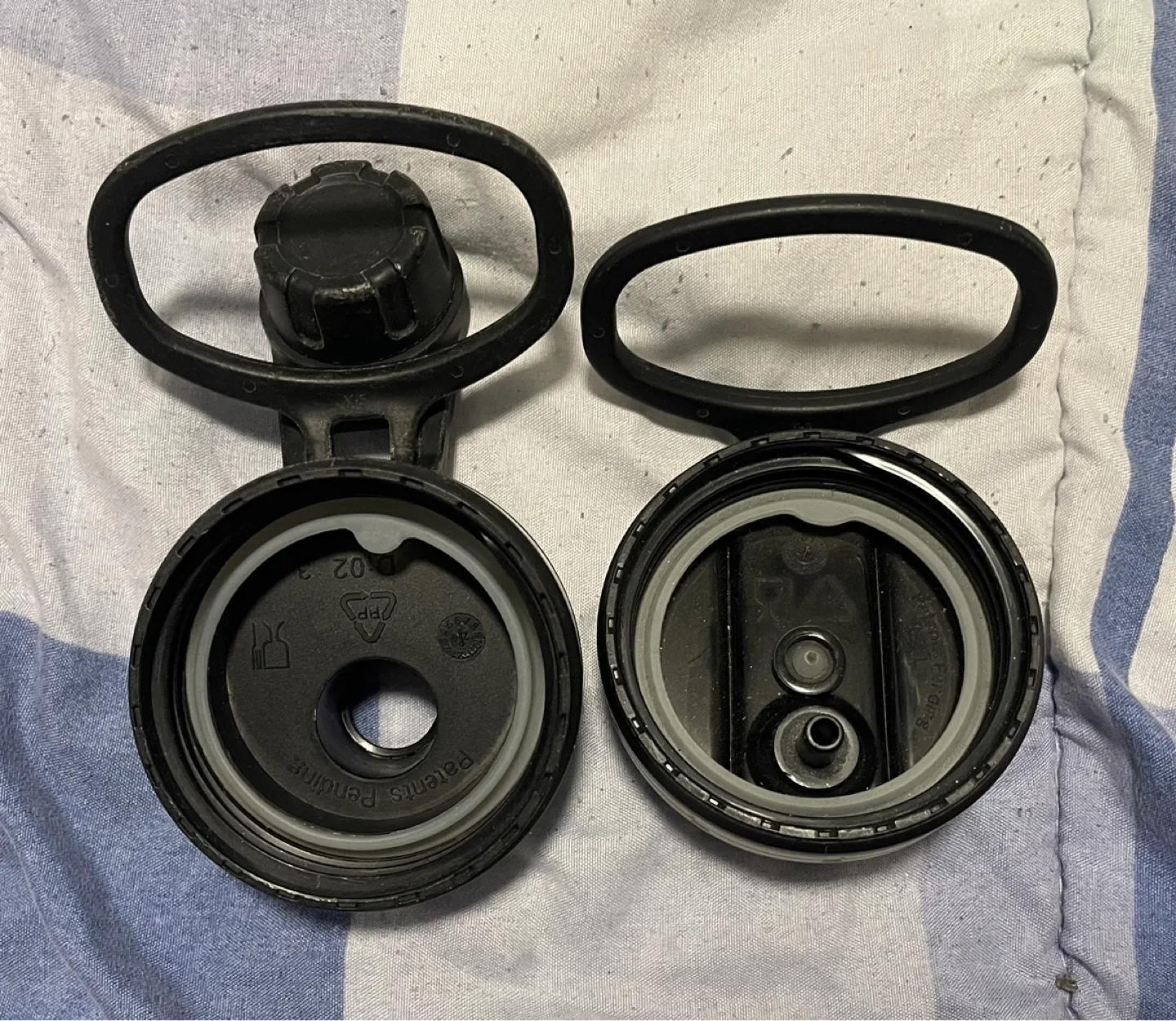 Thermos Flask Water Bottle with Two Lids image indicator(6)