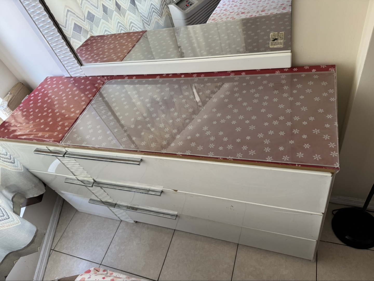 White Vanity Set with Mirror