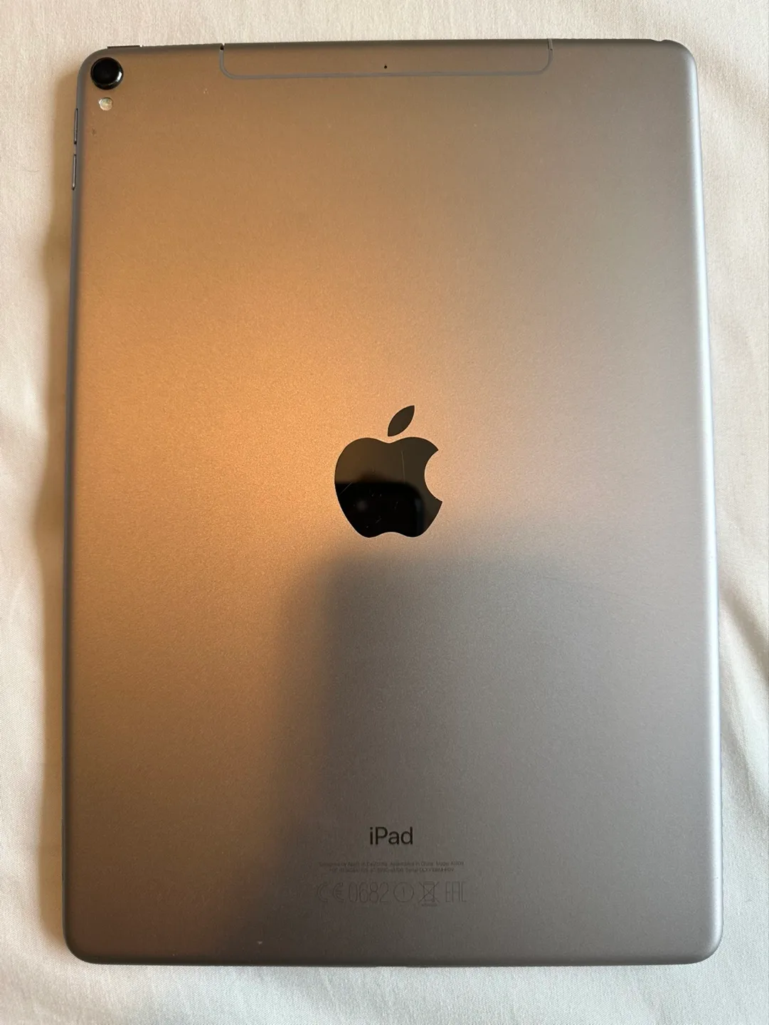 Apple iPad Pro 10.5in & Apple Pencil image indicator(2)