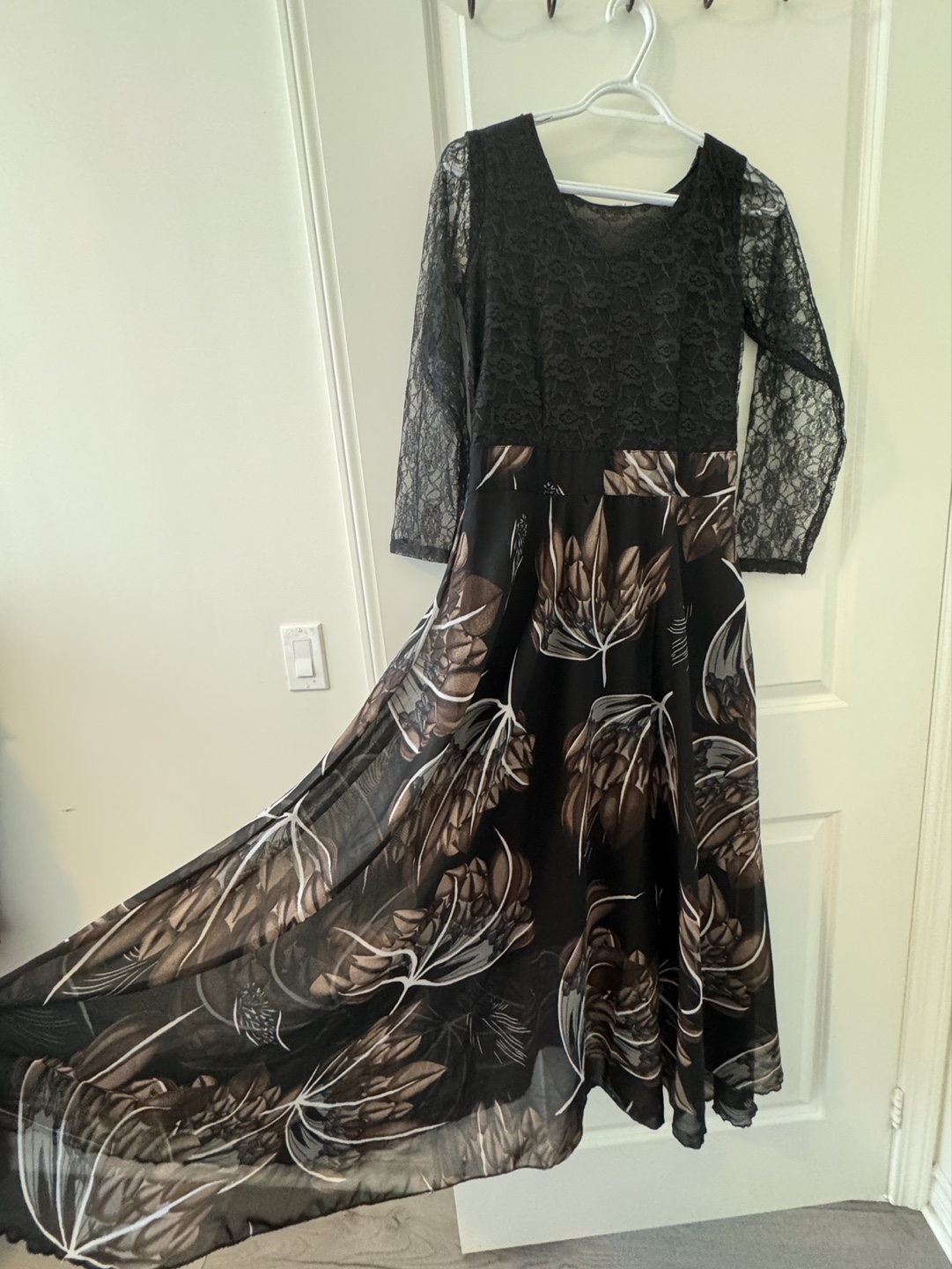 Elegant Black and Brown Floral Maxi Dress - photo 2
