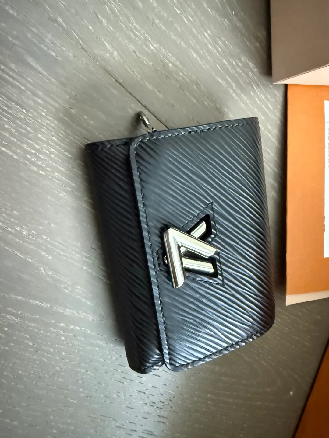 Louis Vuitton XS Zipped Wallet image indicator(5)