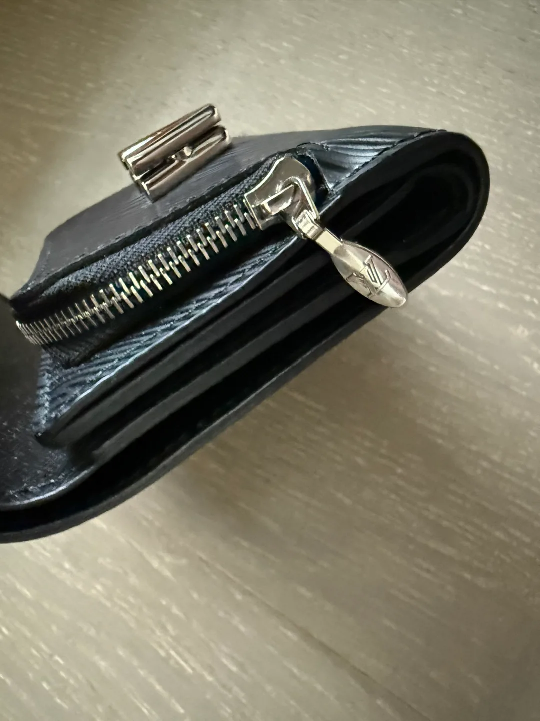 Louis Vuitton XS Zipped Wallet image indicator(2)