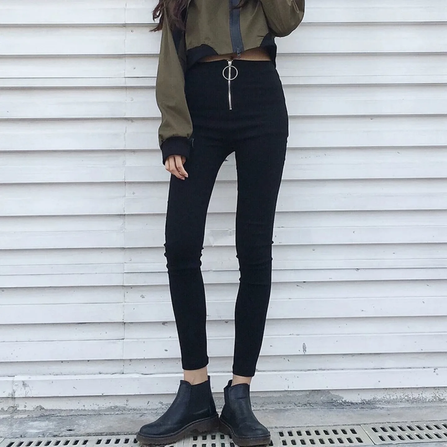 Black High-Waisted Zipper Pants image indicator(2)