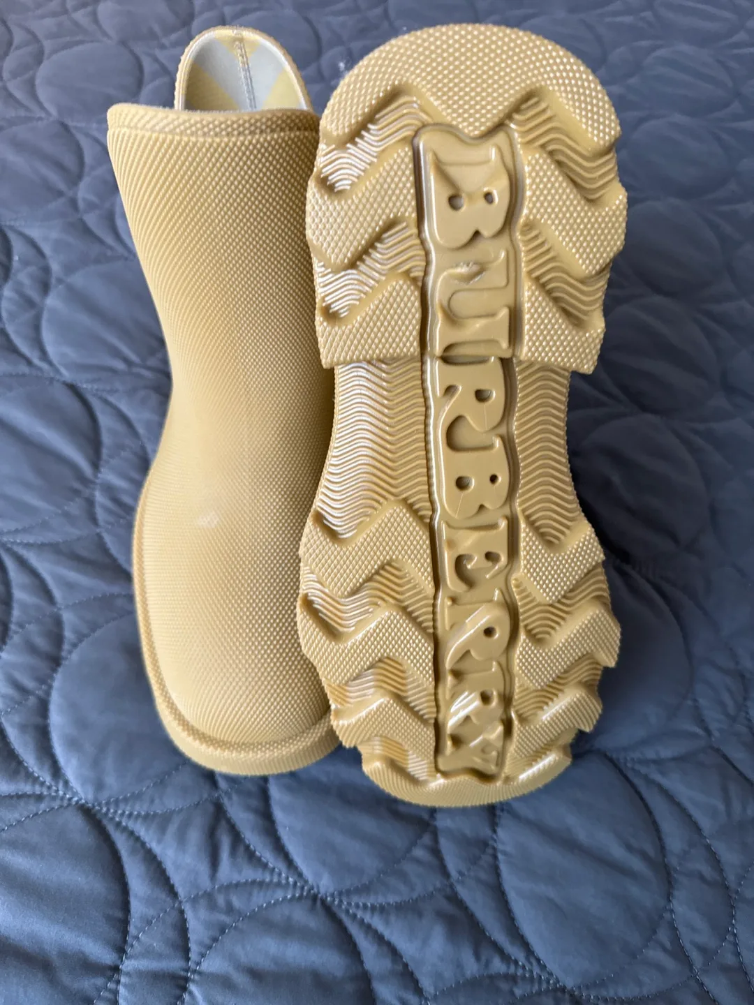 Burberry Beige Rubber Chelsea Boots - Size 41 image indicator(6)