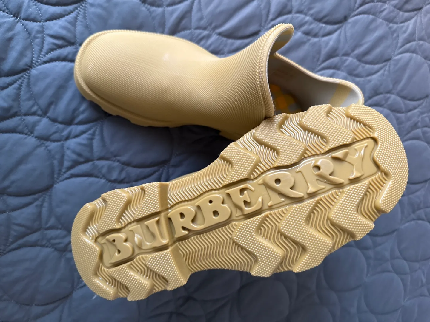 Burberry Beige Rubber Chelsea Boots - Size 41 image indicator(5)