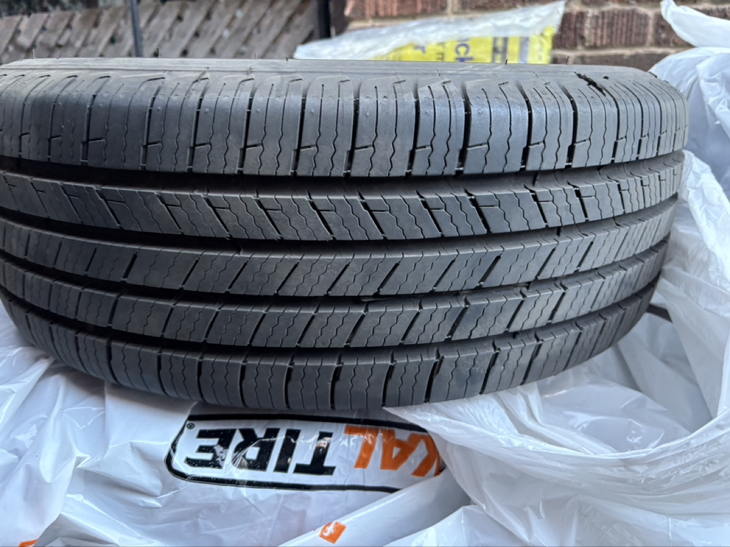 Set of 4 Michelin defender t + h 205/55R16 - photo 5