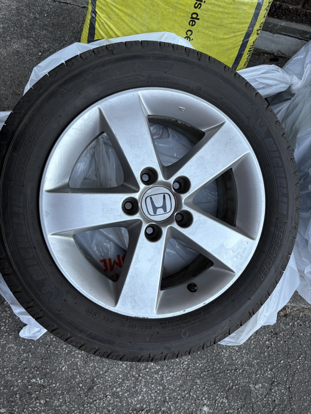 Set of 4 Michelin defender t + h 205/55R16