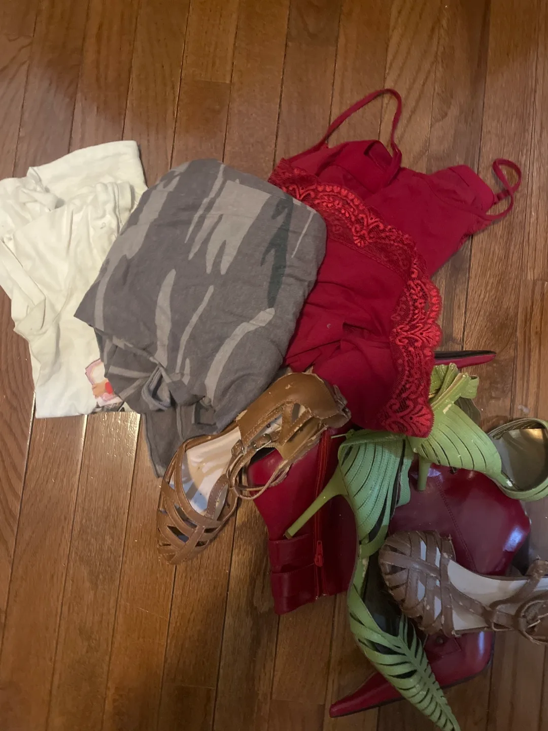 Women's Clothing and Shoes Bundle 💚 image indicator(2)