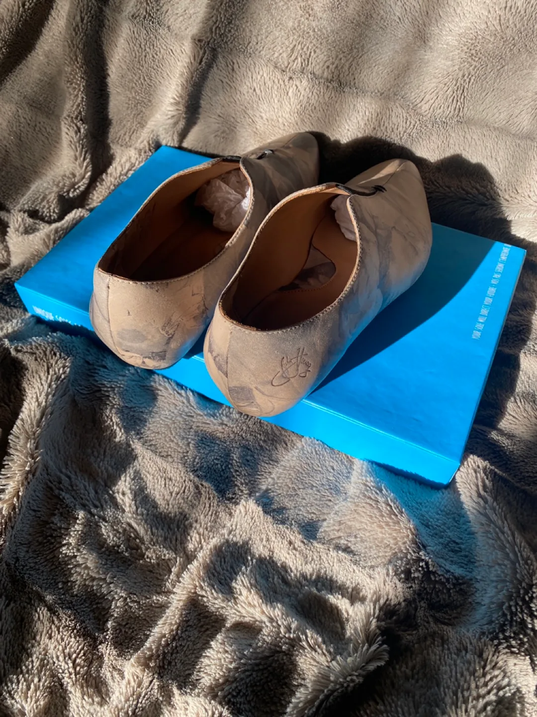 Fluevog Water Grey Floral Size 8 image indicator(2)