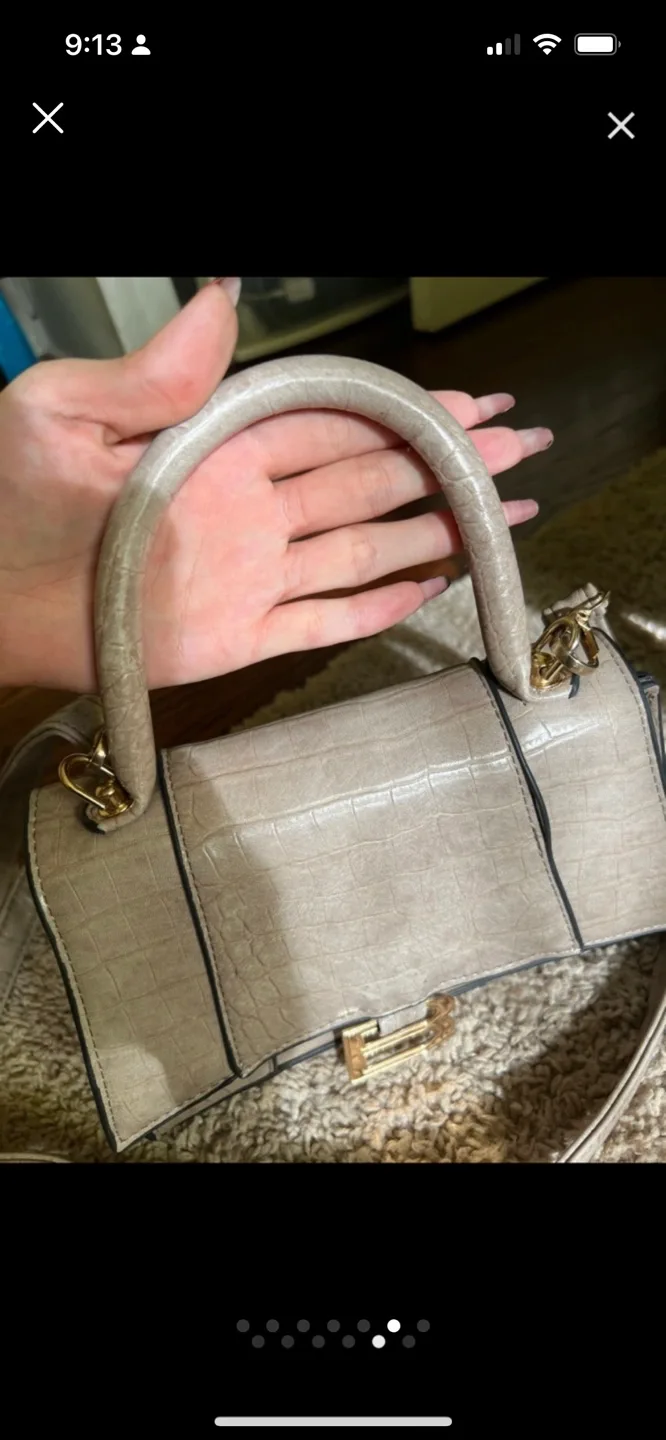 Beige Crocodile-Embossed Handbag image indicator(6)