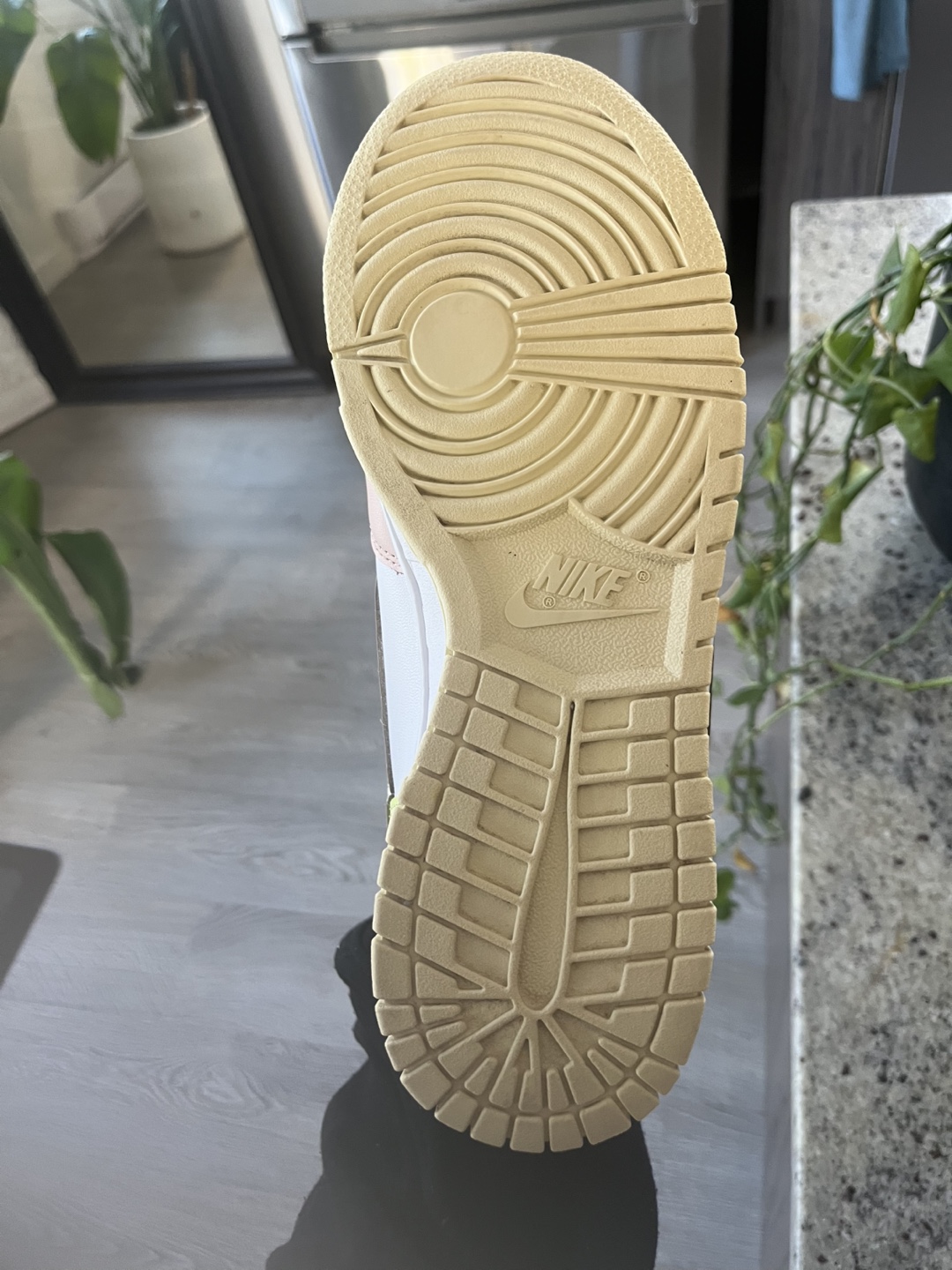 Womans size 8 Nike shoes - photo 4