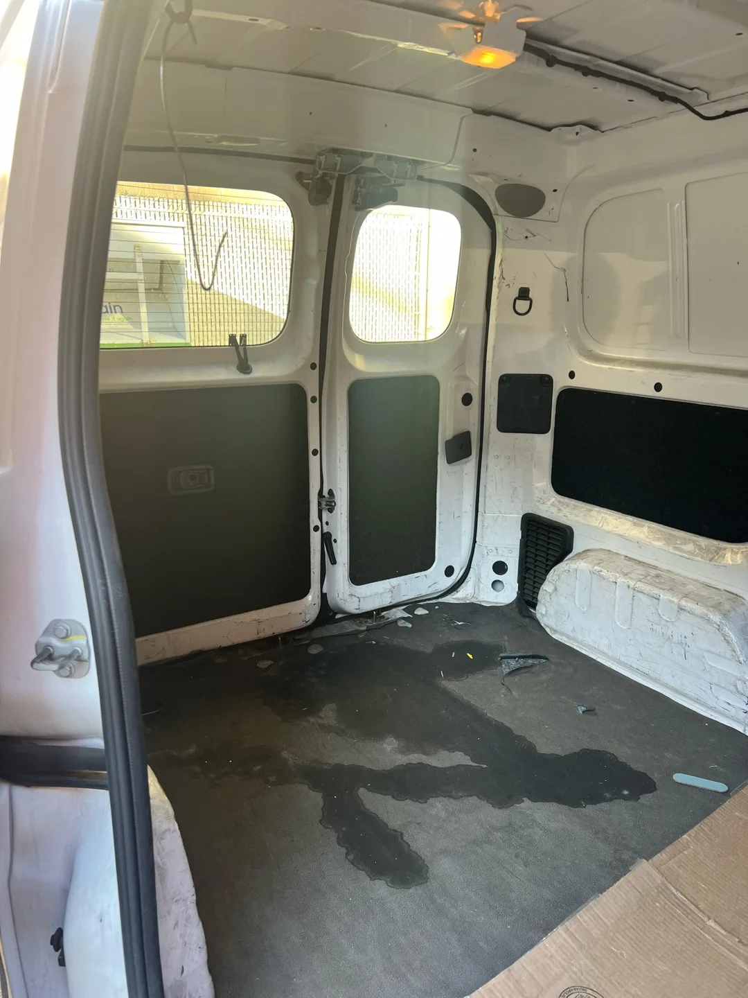 Nissan NV200 Cargo Van image indicator(7)