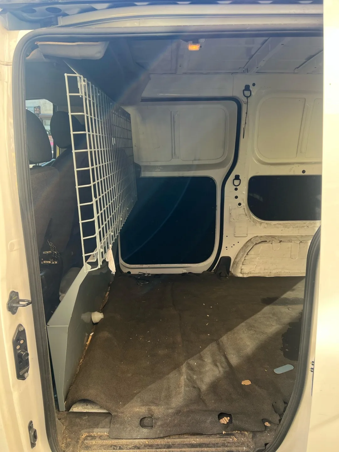 Nissan NV200 Cargo Van image indicator(8)