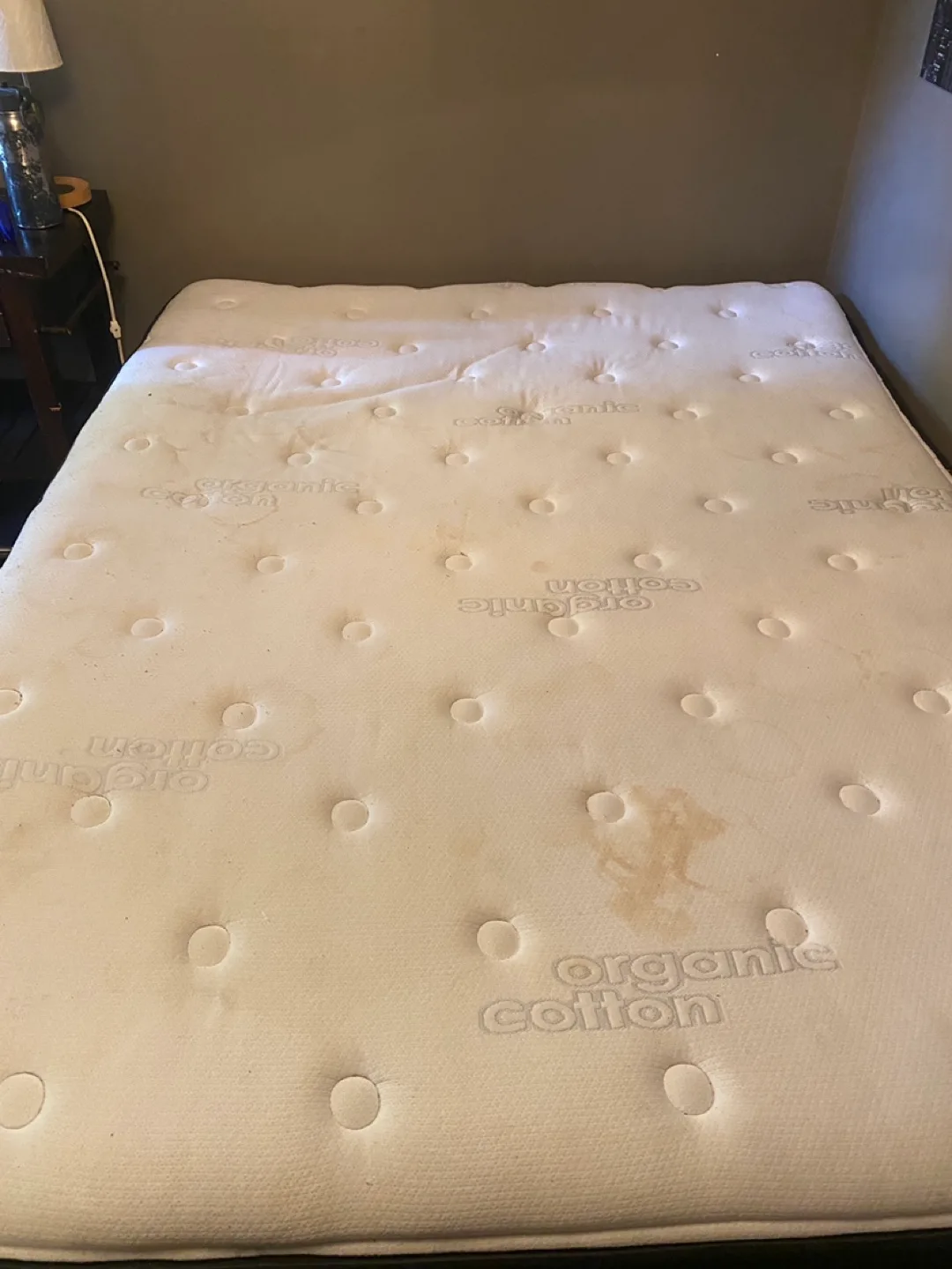 FREE Queen Mattress image indicator(2)