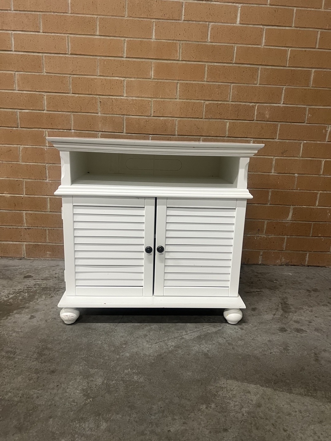 White TV Stand w/storage