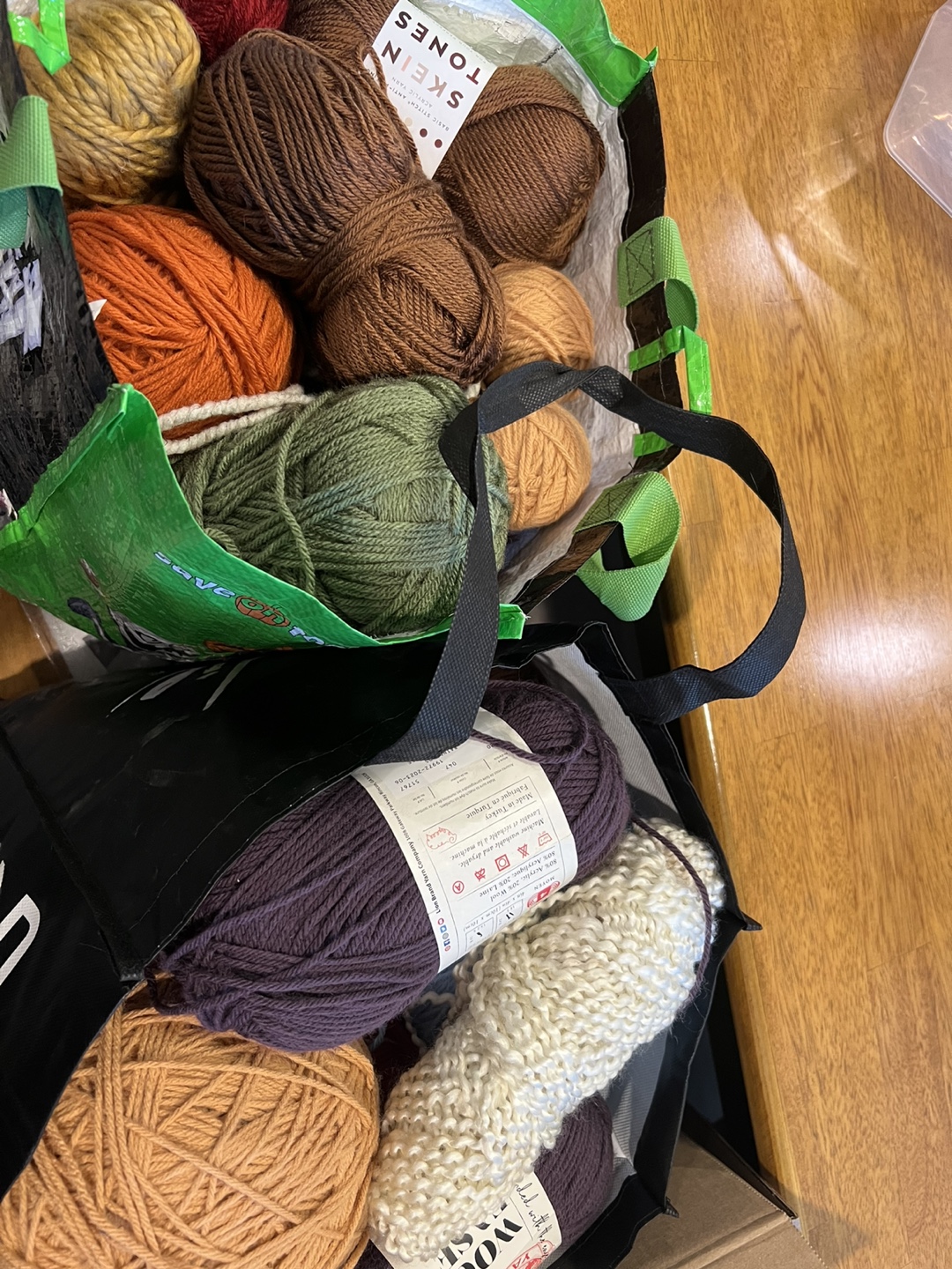Bulk acrylic yarn - take the whole lot