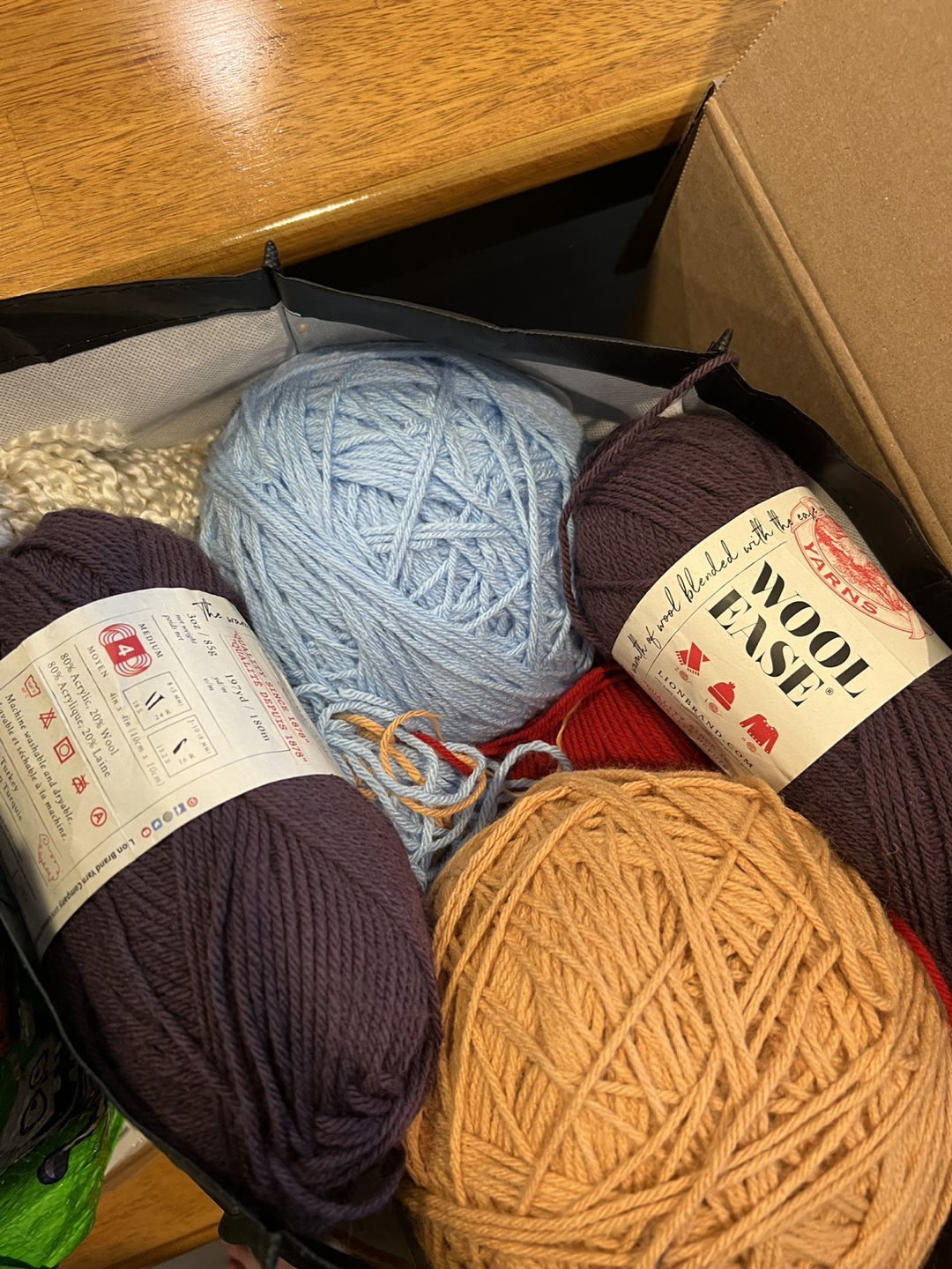 Bulk acrylic yarn - take the whole lot - photo 3