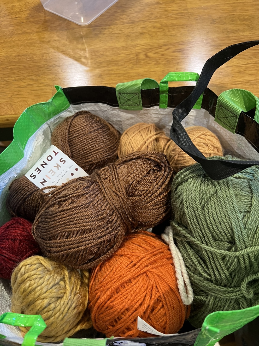 Bulk acrylic yarn - take the whole lot - photo 2