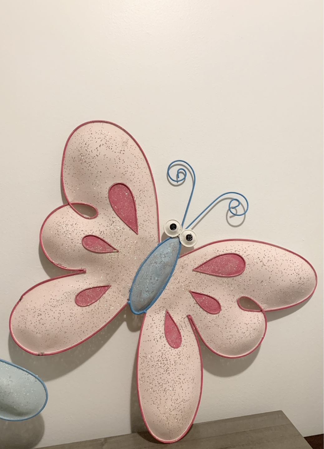 Adorable Glitter Butterfly and Dragonfly Wall Decor Set - photo 4
