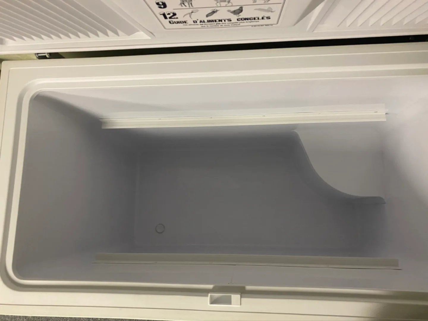 White Chest Freezer image indicator(8)