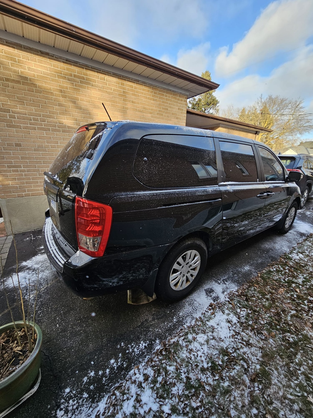 2014 Kia Sedona Minivan - photo 2
