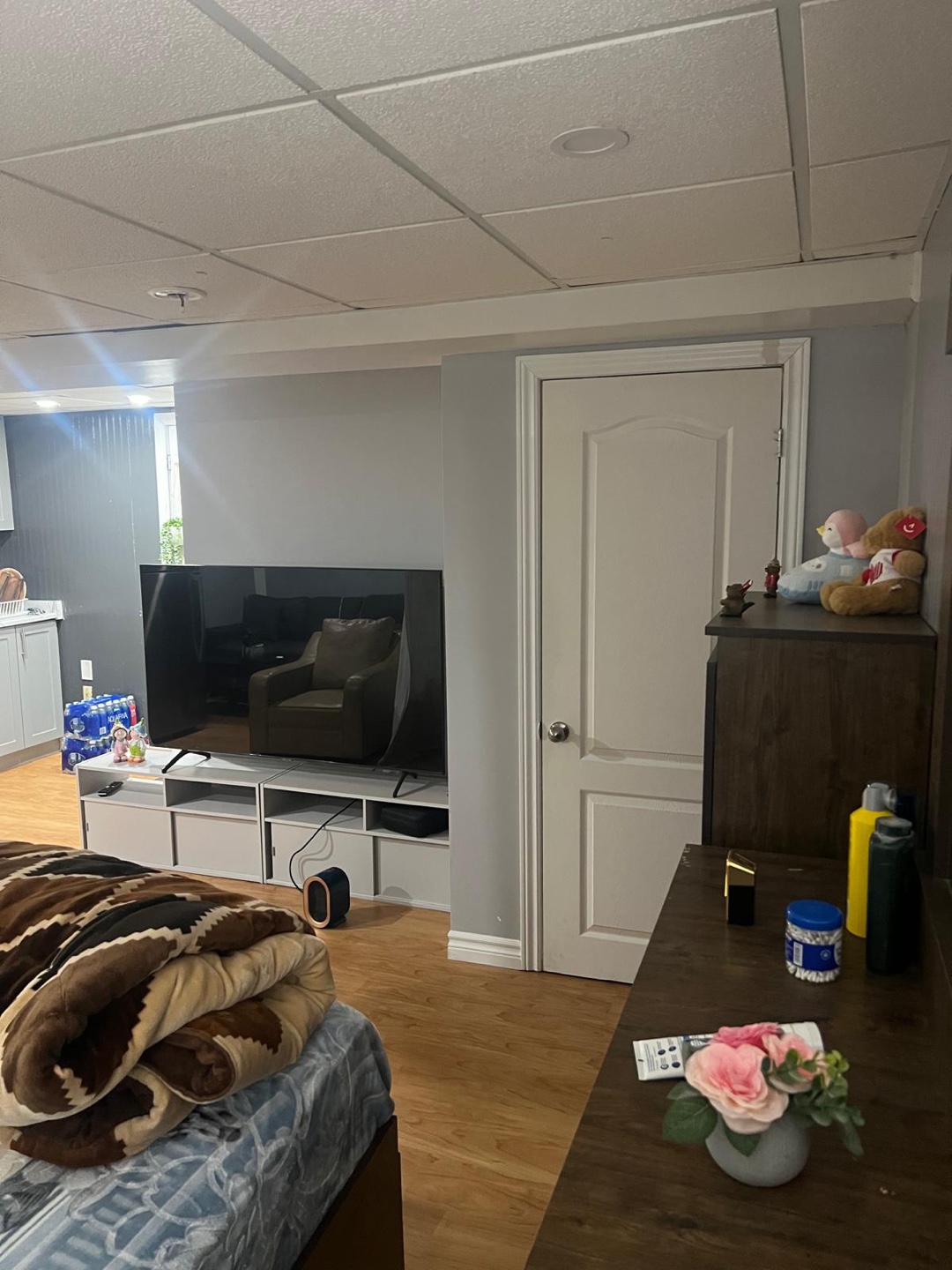 Basement Apartment Rental - Fully Furnished - photo 4
