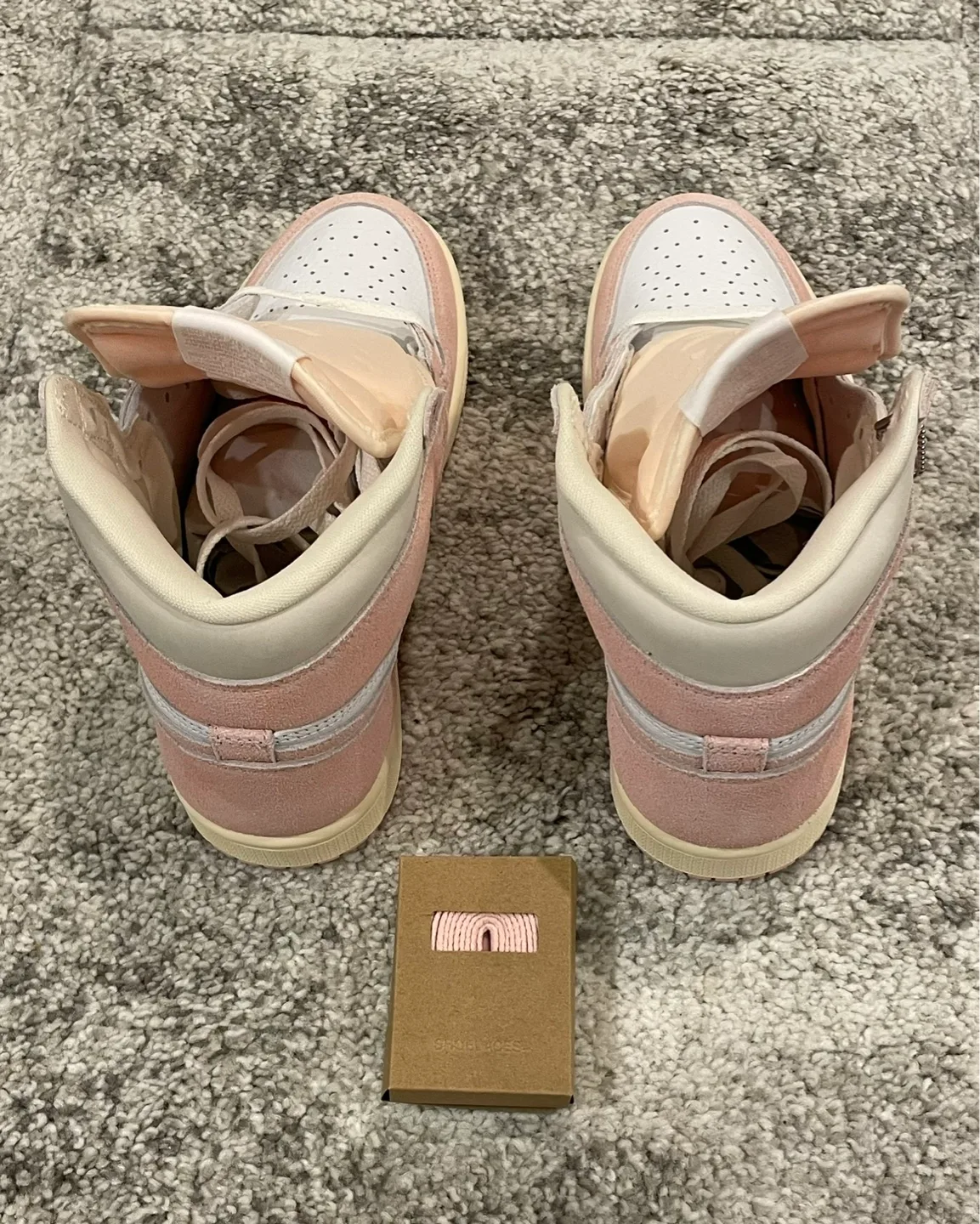 Air Jordan 1 Retro High OG “Washed Pink” image indicator(3)