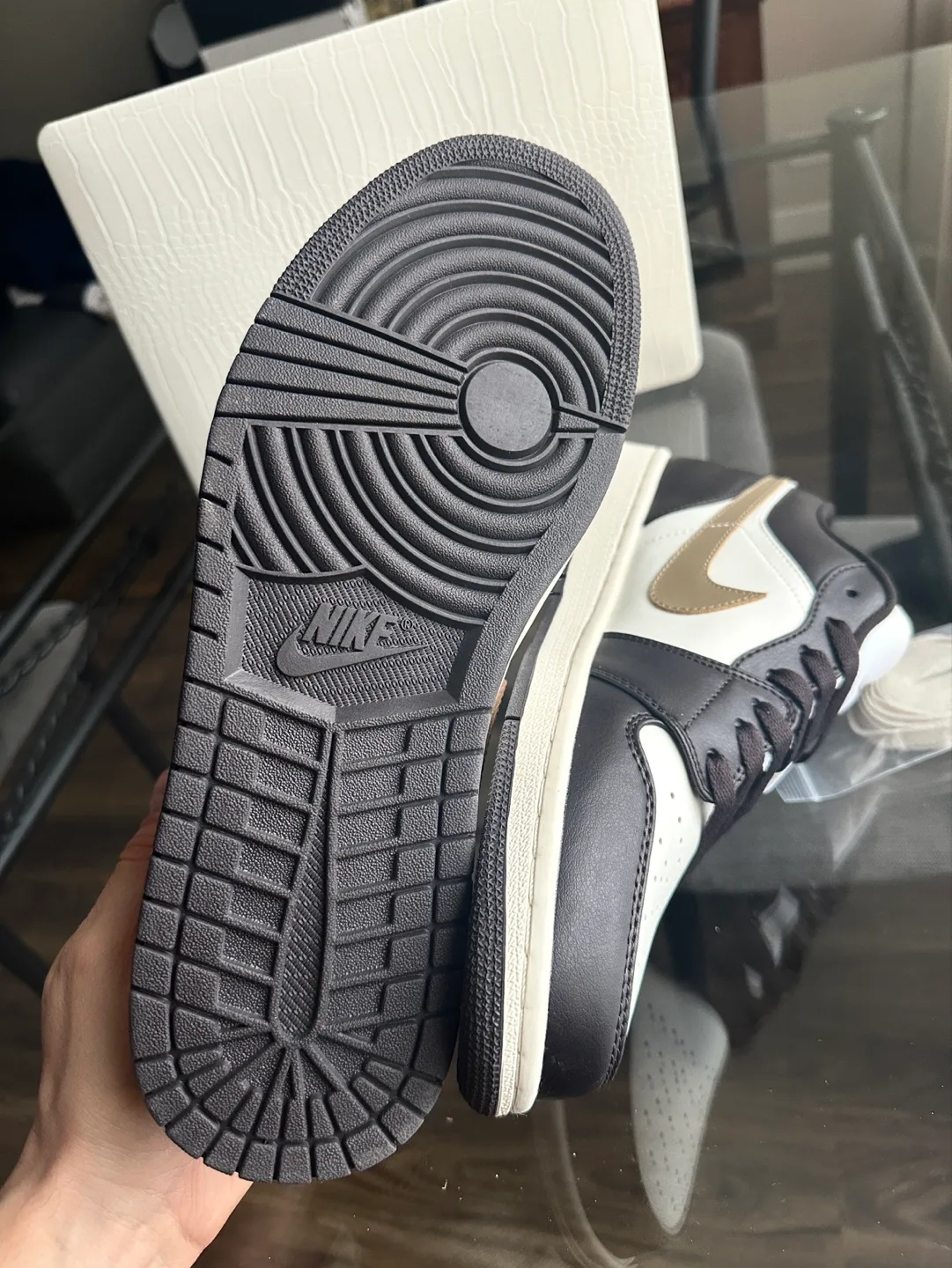 Nike Air Jordan 1 US 11.5-12 M image indicator(2)