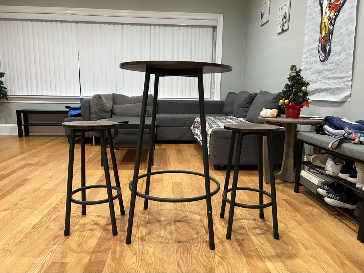Round Pub Table with Two Stools - photo 2