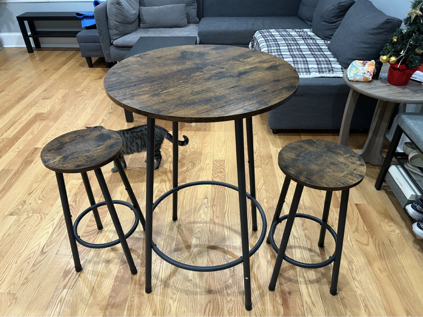 Round Pub Table with Two Stools - photo 5