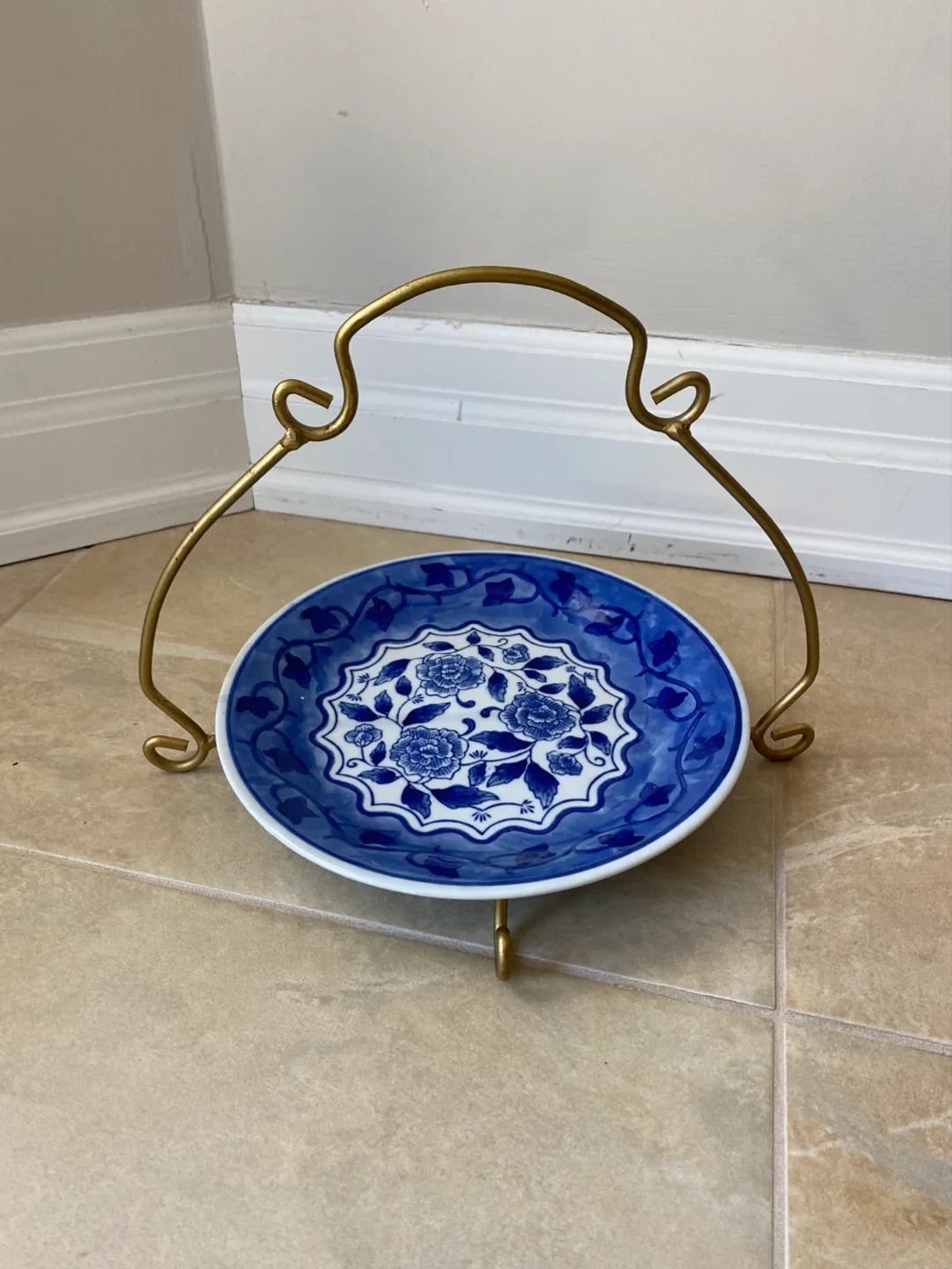 GANZ Dish with Gold Stand image indicator(2)