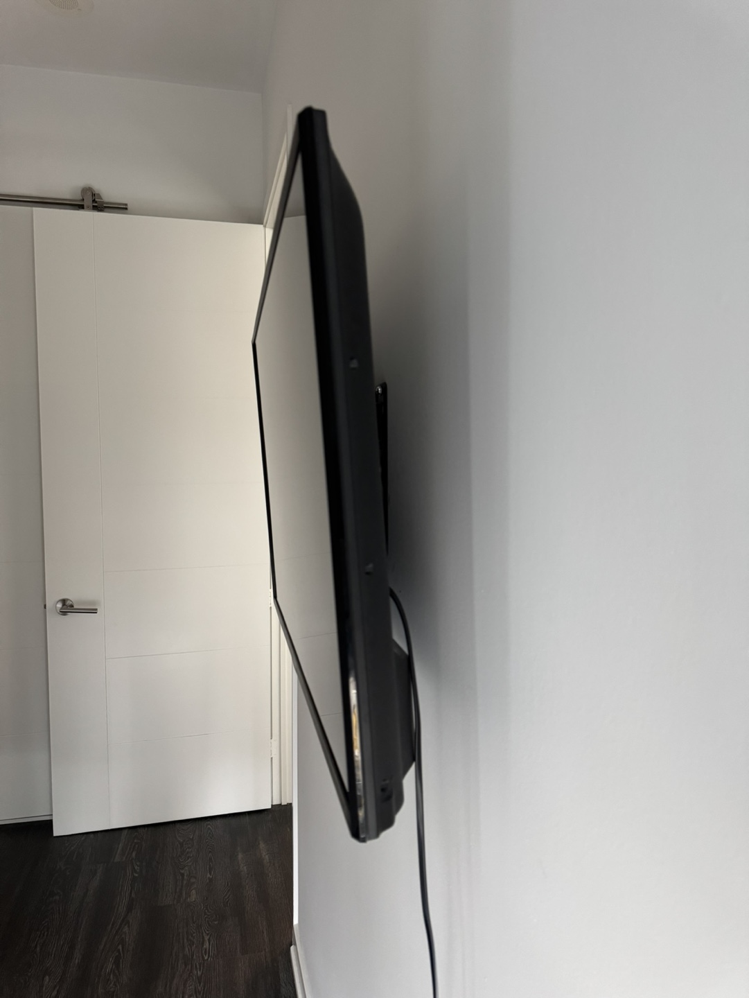 43 inch ROKU Wall-mounted TV/ comes with stands - photo 3