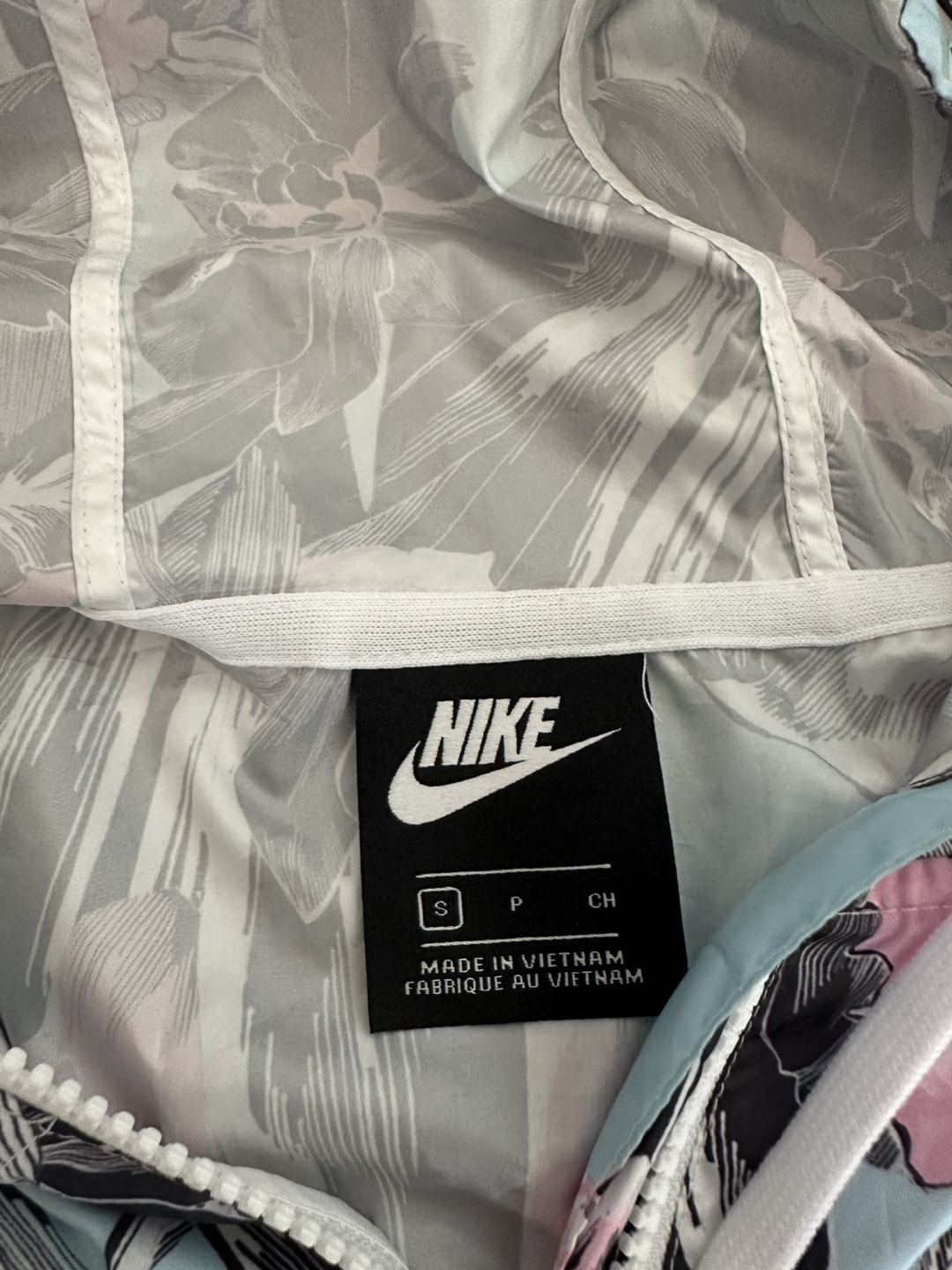 Nike windbreaker jacket - womans small - photo 3