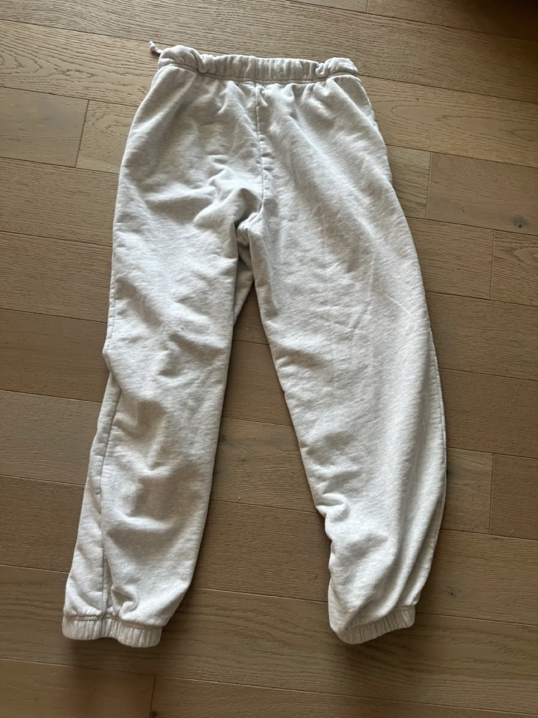 ARITZIA - size small grey airy fleece joggers image indicator(2)