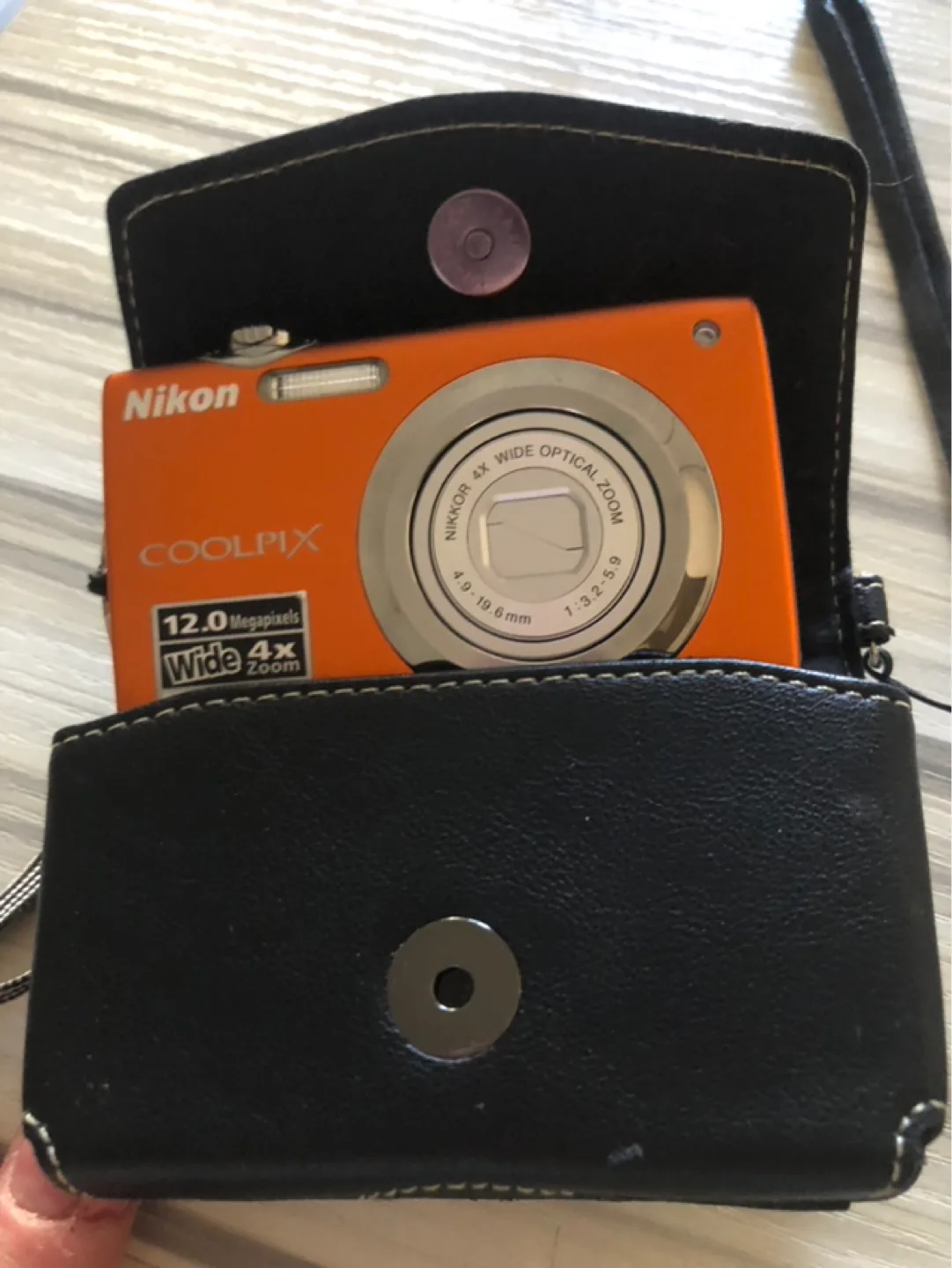 Nikon Coolpix Camera with Case image indicator(2)
