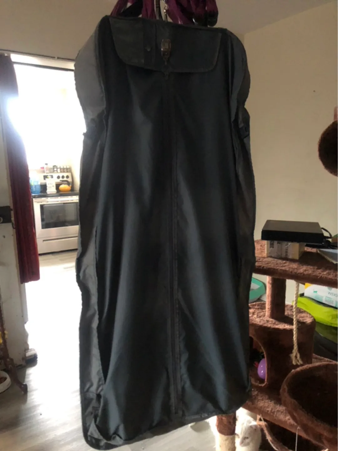 Grey Garment Bag with Multiple Pockets image indicator(6)