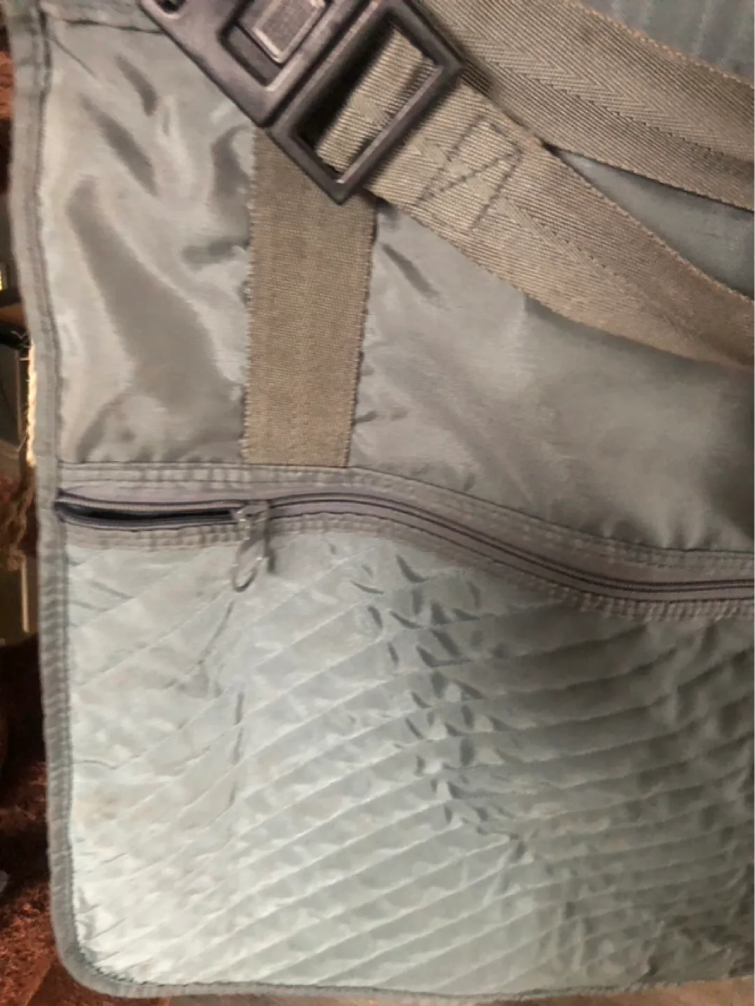 Grey Garment Bag with Multiple Pockets image indicator(3)