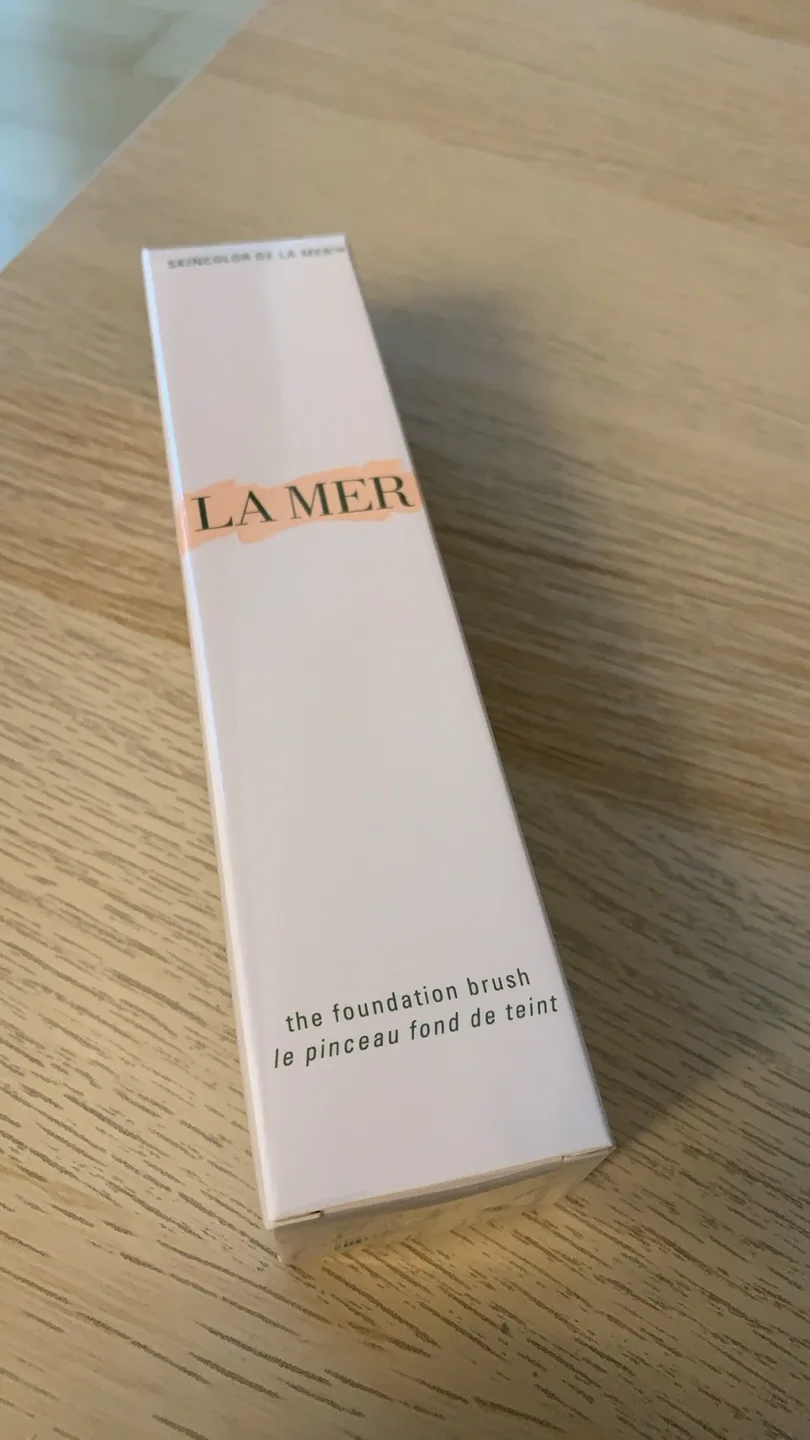 LA MER The Foundation Brush - New thumbnail