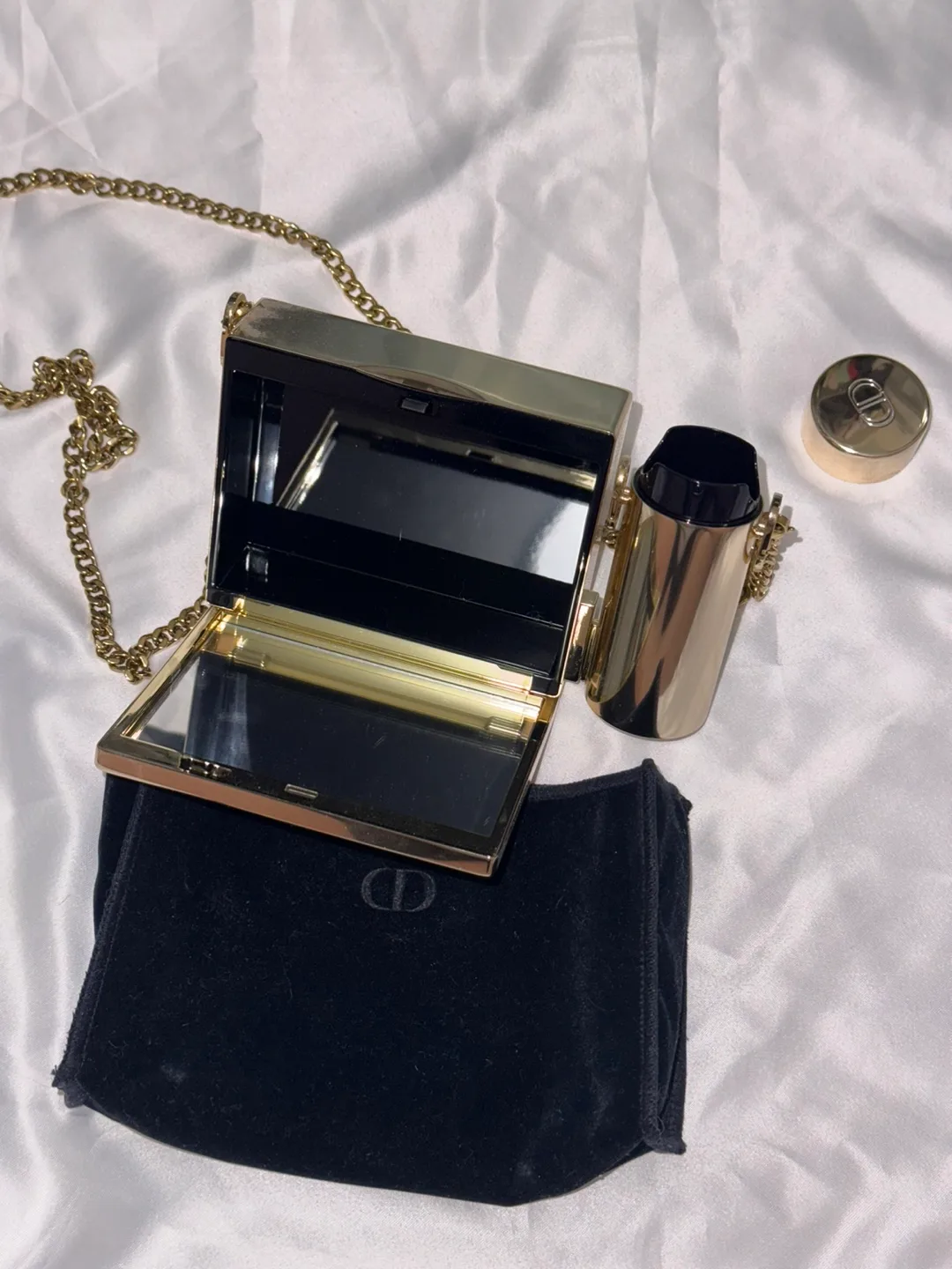 Dior Gold Makeup Case with Chain Strap image indicator(2)