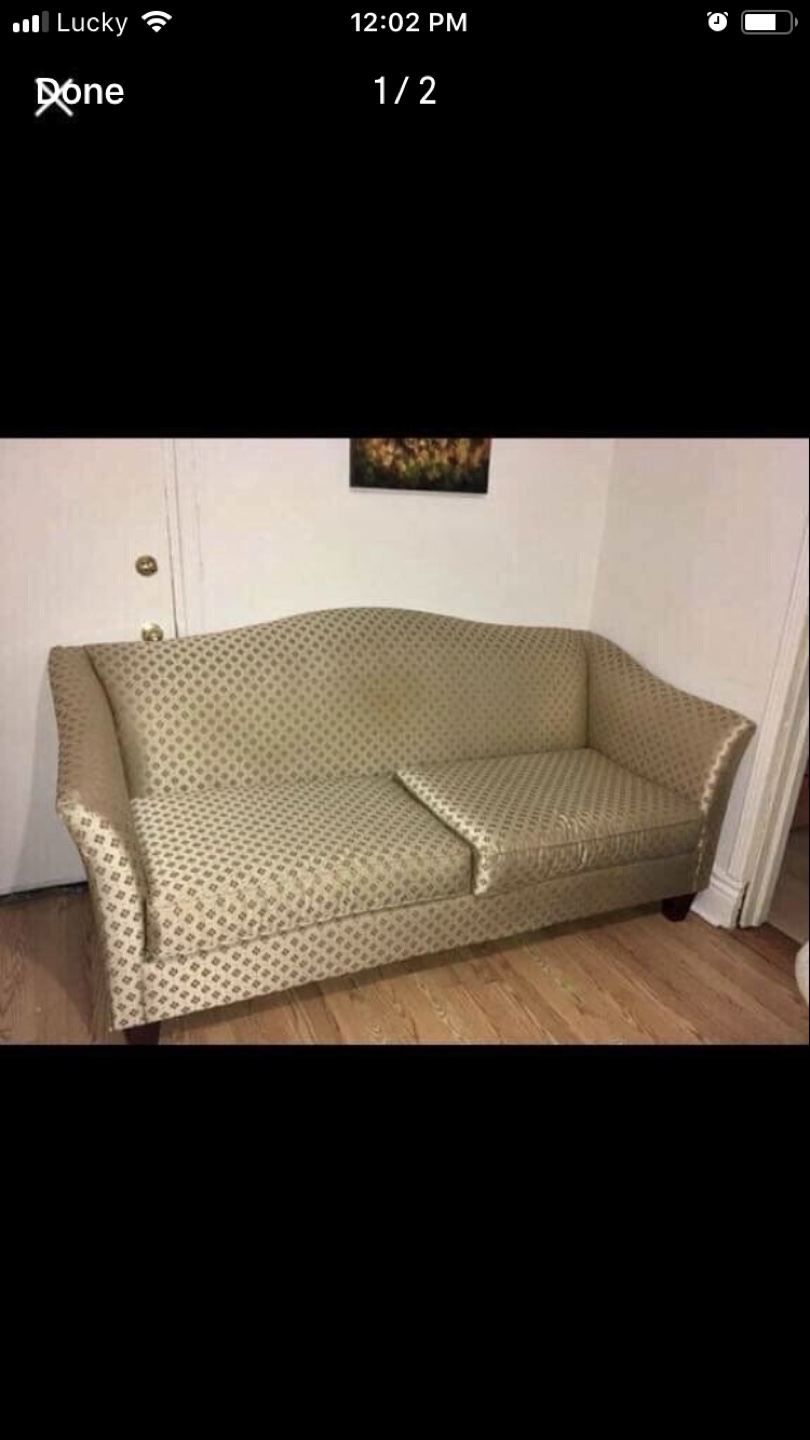 Vintage Sofa 💚- Looks good with a sofa cover