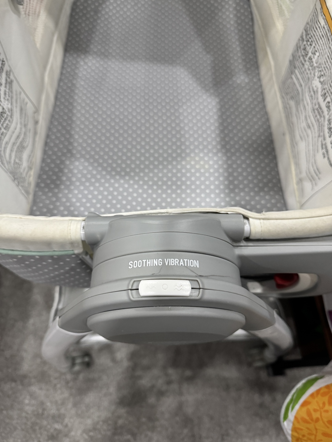 Baby Bassinet with Vibrations and Canopy - photo 3