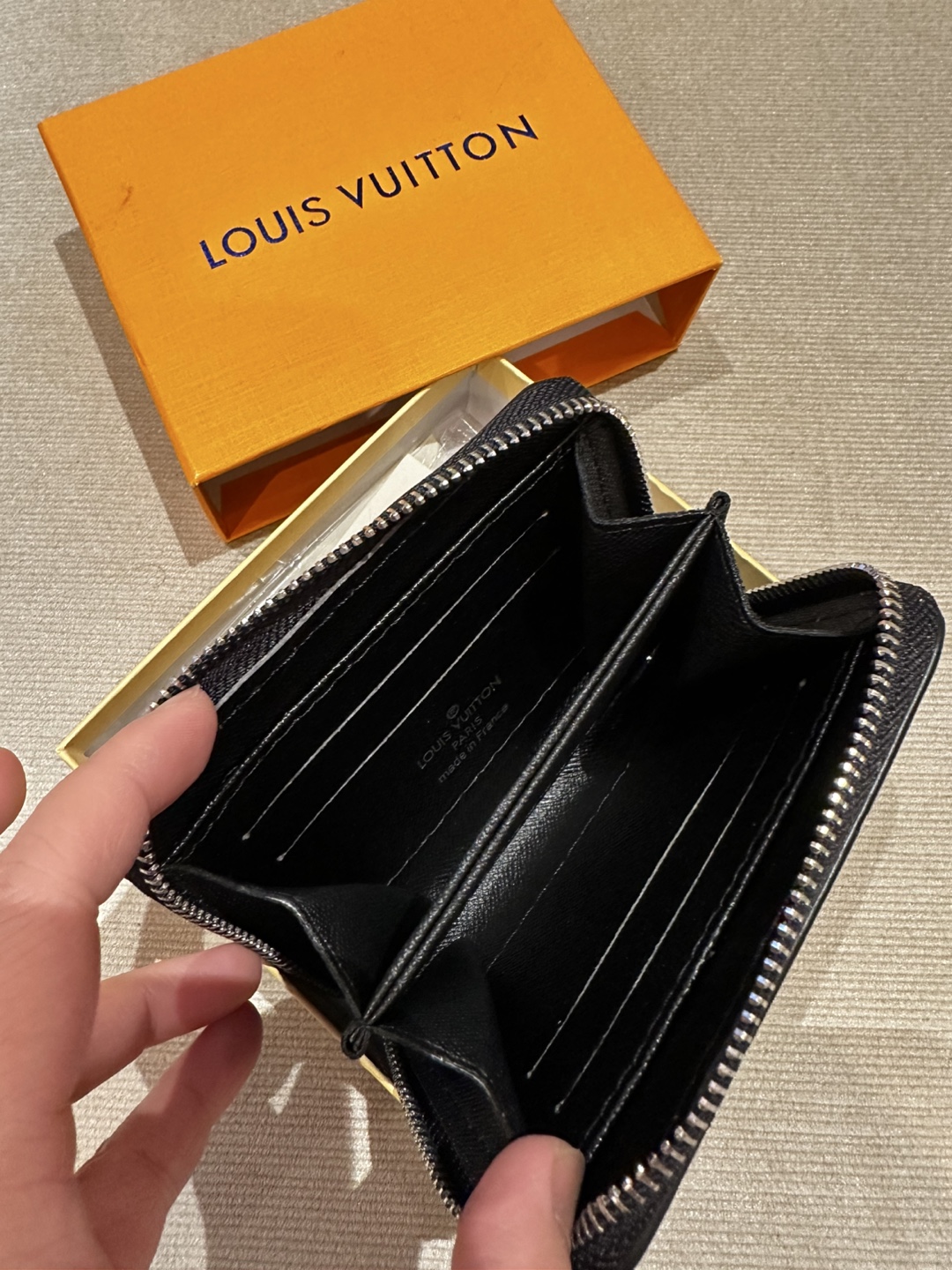 Short zipper black wallet - photo 3