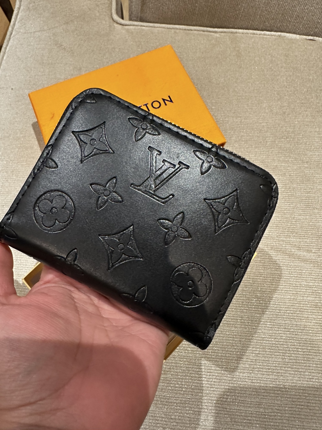 Short zipper black wallet - photo 4