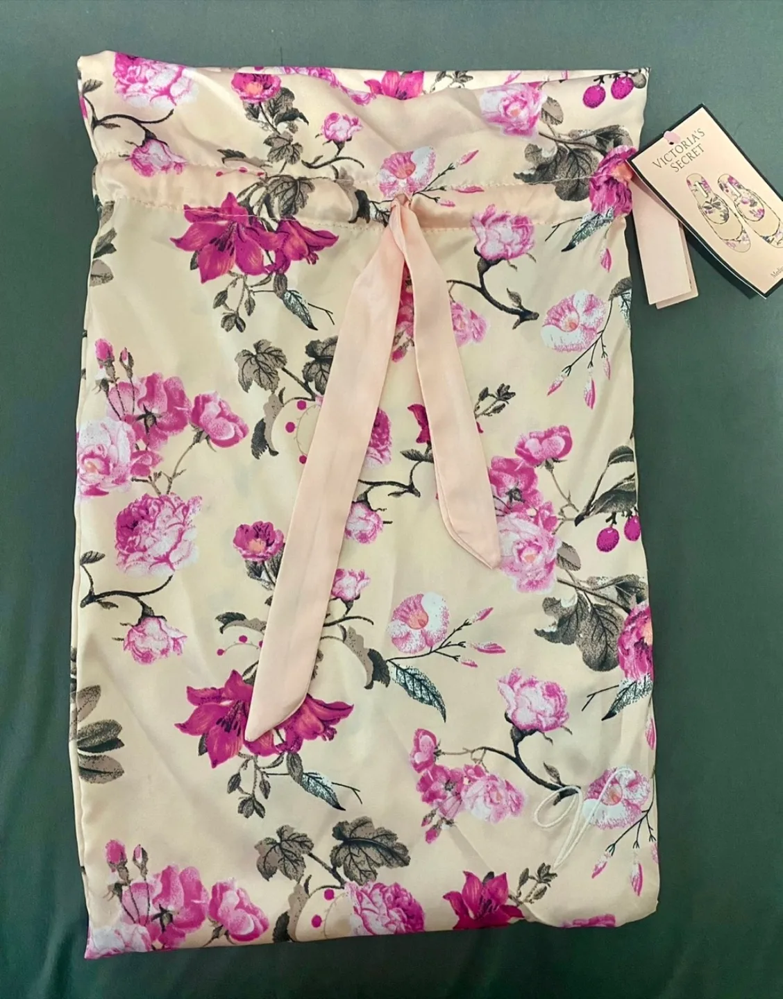 Victoria’s Secret Floral Faux Fur Slipper Set with Dust Bag image indicator(2)