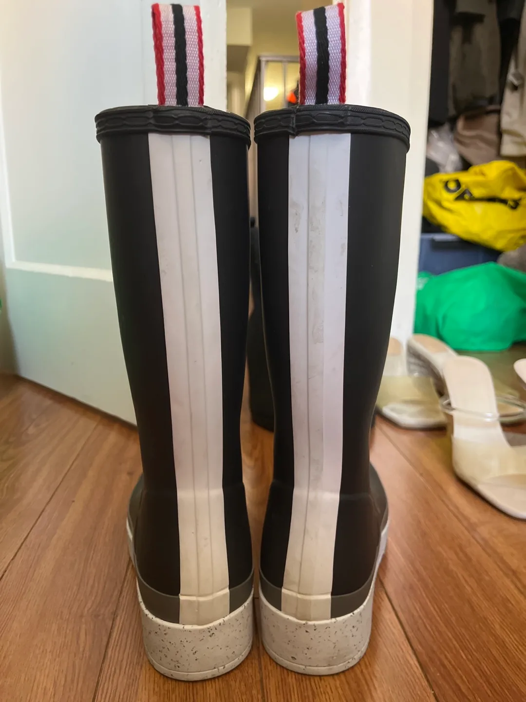 Hunter boots with a slight wedge image indicator(3)