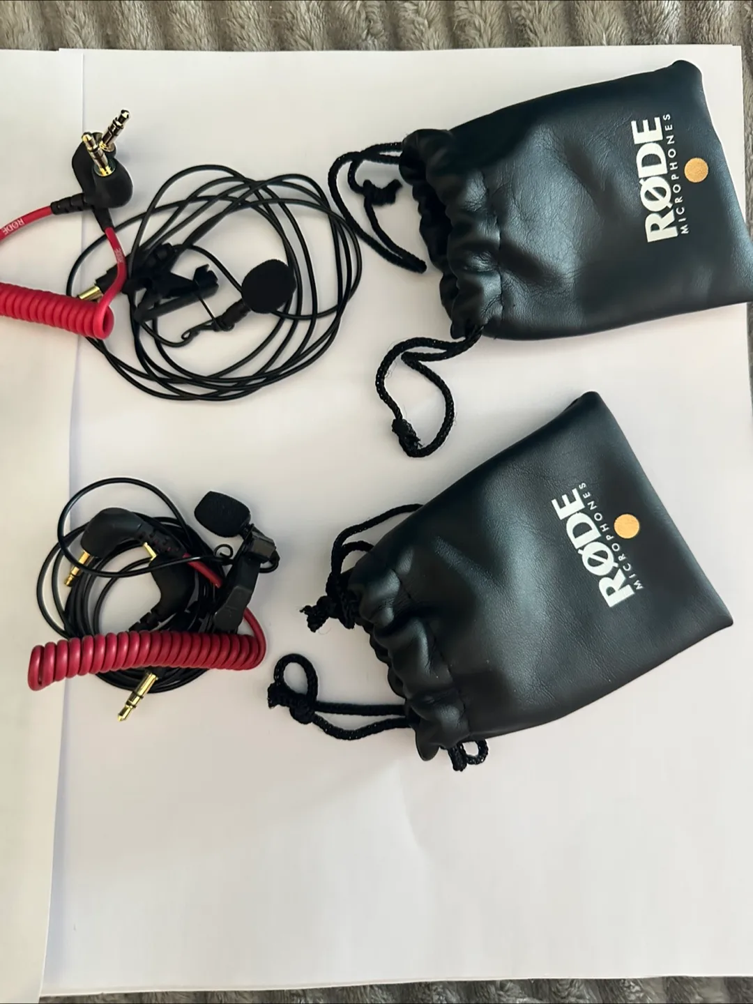 Sony Alpha 7 III Mirrorless Camera with FE 35-6.28-70mm Lens image indicator(6)