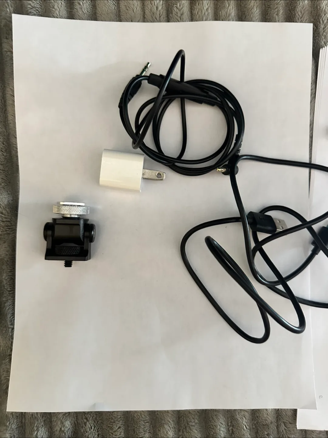 Sony Alpha 7 III Mirrorless Camera with FE 35-6.28-70mm Lens image indicator(8)