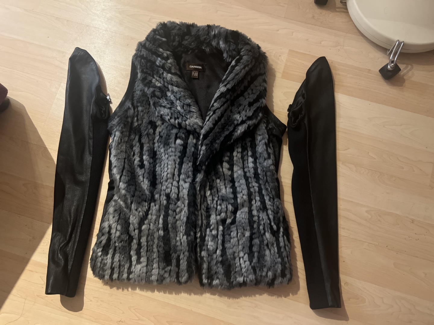 3 in 1 Danier genuine leather Jacket Size XS - photo 5