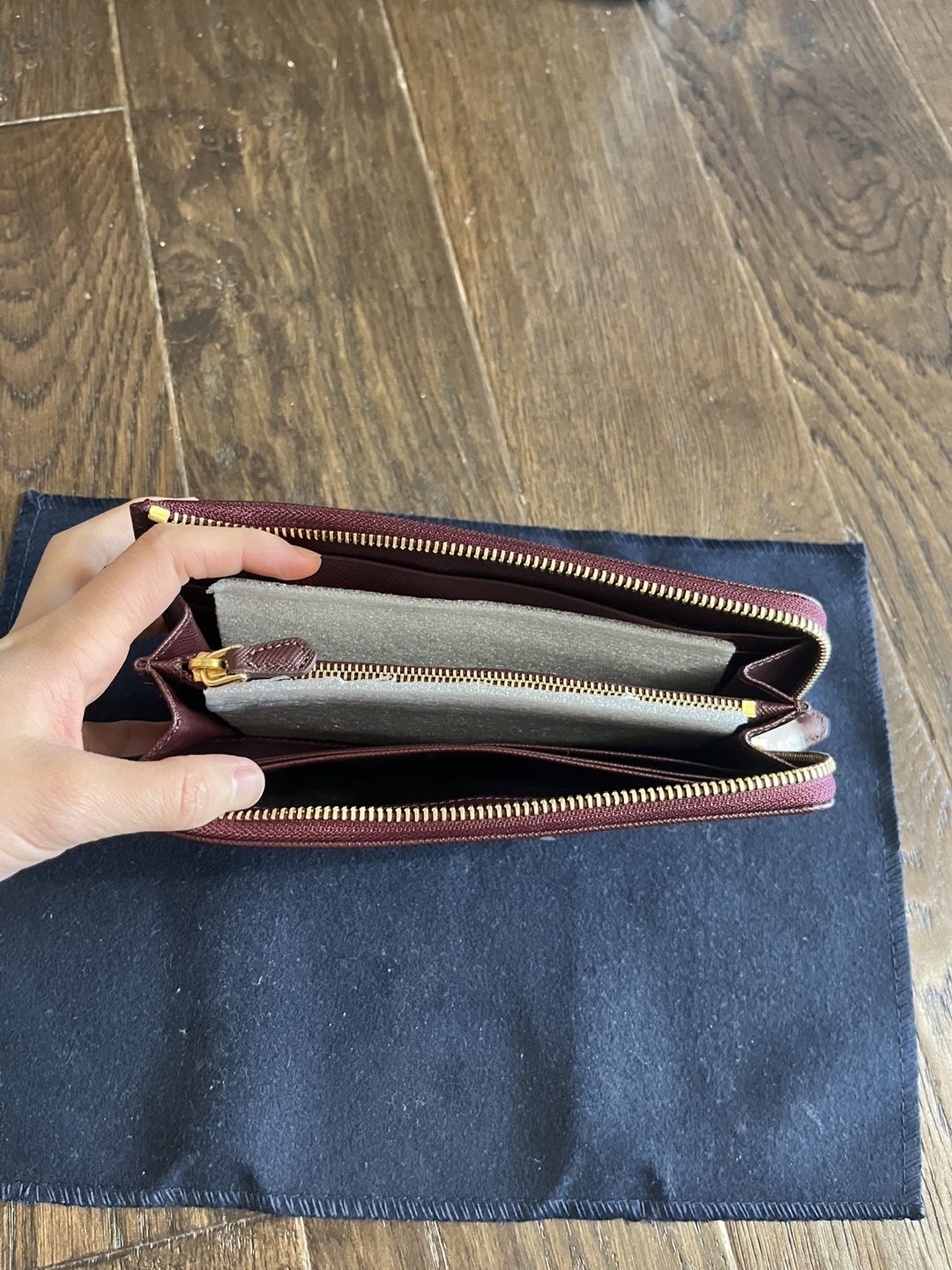 Women Leather Zip-Around Wallet - photo 2
